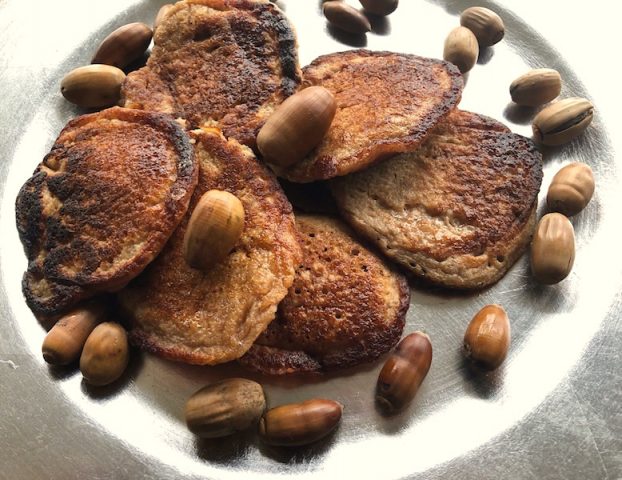 Eichelmehl-Blinis süß oder pikant - Abenteuer am Wegesrand